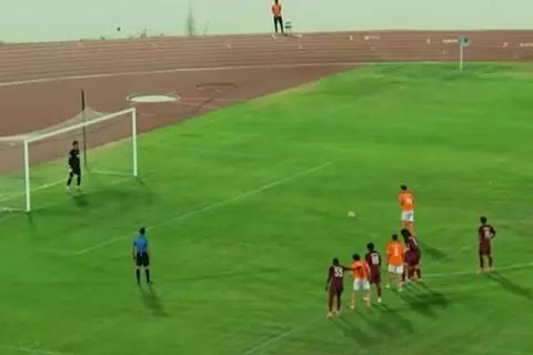 "سجل هدفًا قاتلاً".. أحمد عبد القادر يقود الكرمة لتعادل مثير أمام نفط ميسان